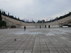 アクロポリスの観光を終え、第1回近代オリンピックが行われたパナティナイコ・スタジアムで写真タイムとなります。