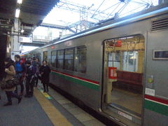 福島　１５；０４　→　郡山　１５：５２
この車両ドア付近　段差あります