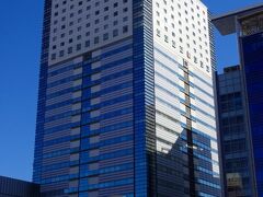 ホテルにチェックインします。

今年もホテルセンチュリー静岡です。

このホテルは２０階前後以上の高層階がホテルになっていますから眺望抜群です。