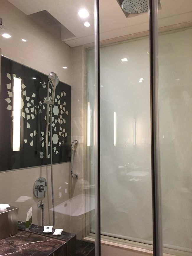 レインシャワーがあるのが普通になってきましたね。