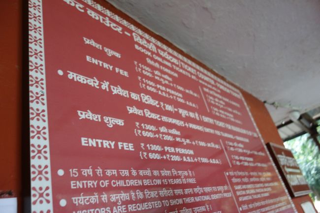 外国人料金が高い分、入場するときは優遇されます。