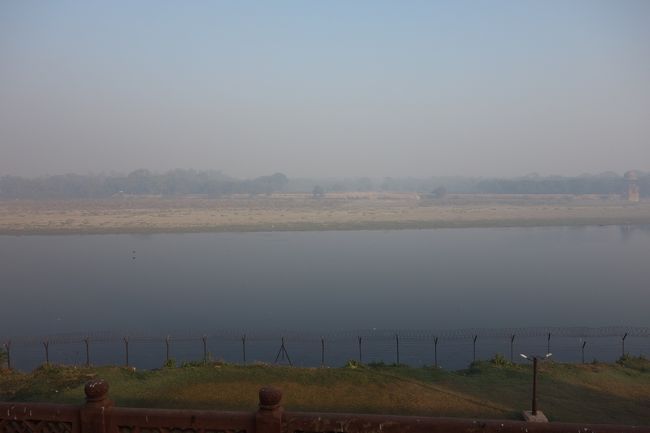 対岸に見える黒のタージを造る予定だったそう…