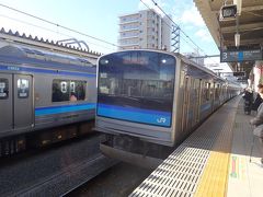 多賀城駅から乗ったこの車両、２０５系という形式でかつては首都圏の通勤線区で活躍していた車両です。
乗車した車両の車番を写真に撮っていたのであとで車歴を調べてみたら国鉄時代末期の１９８６年に新造され山手線で活躍したのち、２００３年に仙石線に移籍したということがわかりました。
もしかしたら山手線時代に乗っていたかも知れません。