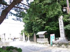 倭姫宮から車で20～３０分離れた二見興玉神社へ。沖に浮かぶ夫婦岩、日の出の名所としても知られています。