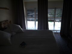 とても狭い２階のお部屋でした。
寝るだけの部屋なのでしかたないのですが、
立地も良く、それなりに高級感のあるホテルだったので
次に泊まる時はゆっくり泊まりたいなと思いました。