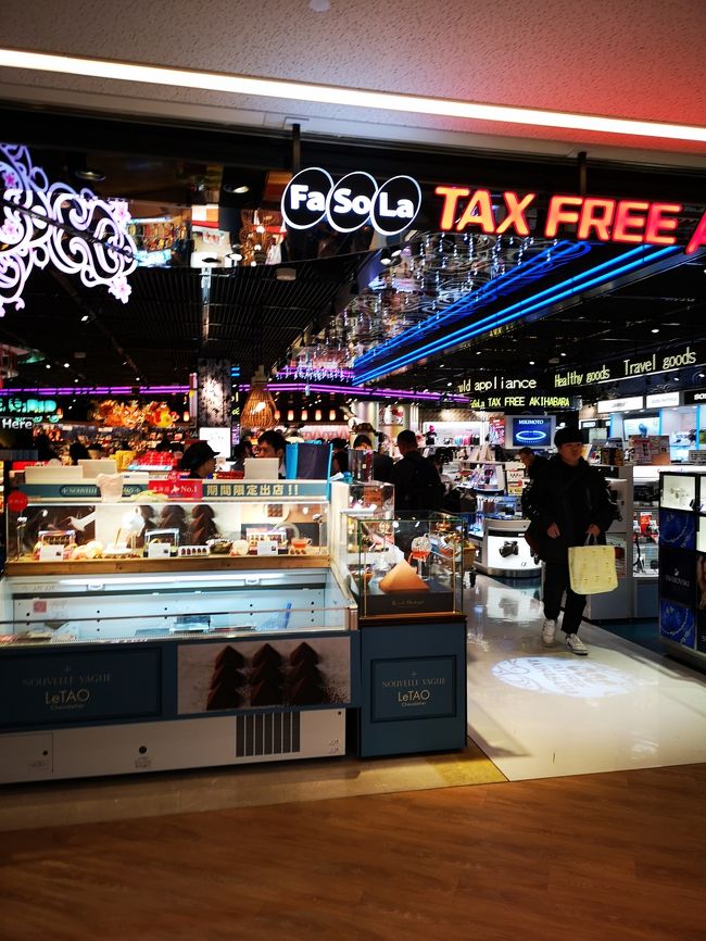 搭乗口までにはお買い物ポイントも充実しています。<br />第１ターミナル。<br />