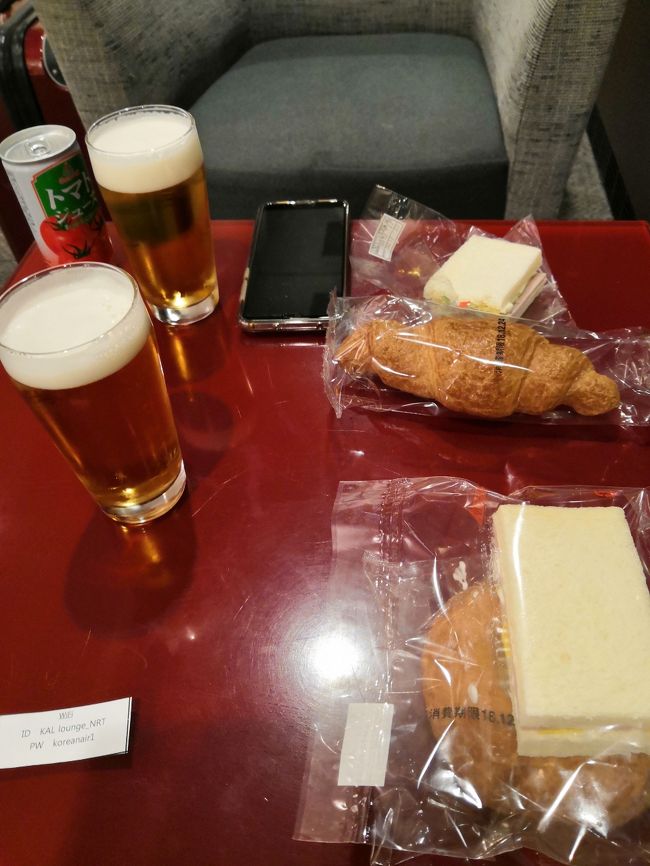 生ビール（だと思います）飲み放題（えっ！！）<br />簡単なつまみにサンドイッチ、チーズ、ソルトクラッカーなど。