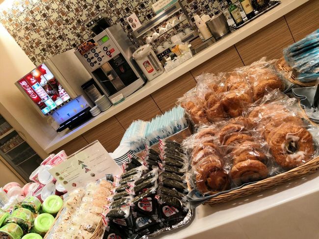 おにぎり　デニッシュ　カップ麺　各種あります。　