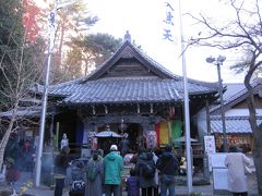 目黒雅叙園前から急勾配の行人坂を上って大円寺へ。
大円寺のご本尊は、伝教大師作と伝えられる大黒天です。大黒天がご本尊というのは珍しいのでは。
大黒天は元は農民の神で、五穀豊穣、実りのシンボルで、商売の神様です。 