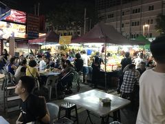 Jalan Alor
ここも人いっぱい。