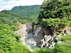 車窓から、日本ラインが見えます。