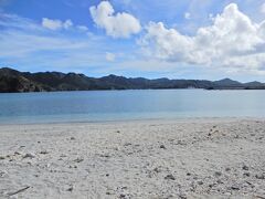 大村海岸。飛鳥Ⅱがいなくなって、いつも通りの景色。静かに波が寄せます。