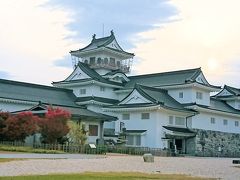 富山城の模擬天守は昭和29年に作られたものだ。これは富山市の郷土博物館としてつくられたもの。そもそも江戸時代には富山城の天守が存在せず、模擬天守閣を作る際には他の城の天守を参考にしながら作られたのだとか。それでも雰囲気はしっかり出ている。