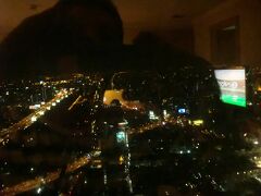 ５泊目
バイヨスカイホテル
バンコクで一番背の高いホテルです。
７４階
夜景がとてもきれいです。