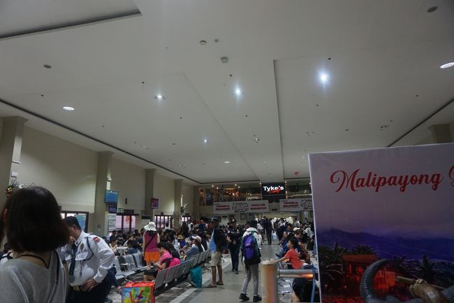 第一トラブル、現地人のツアコンが一人でガンガンいってしまい、取り残される。<br />俺らチケットをもらっておらず入港できず・・・<br />何とか電話でガイドを呼び戻す。<br />満面の笑顔で謝るガイド、頼むから仕事してくれ！