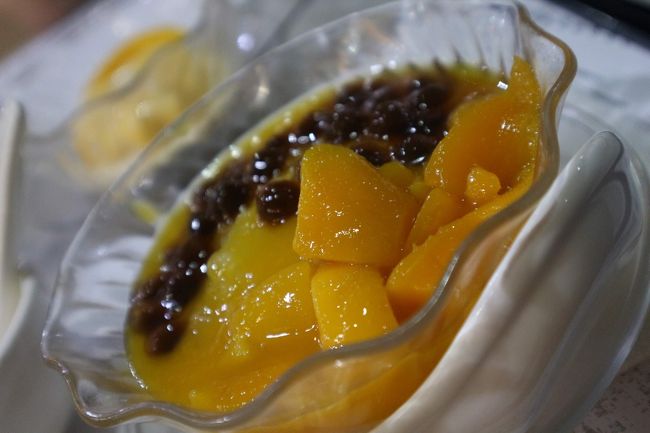 黒タピオカの下に白タピオカ