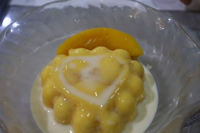 マンゴープリン<br /><br />この後インタウンチェックインをしていますが、ごめんなさい、写真が全くありません…。<br />エアポートチケットをかざしてチェックインカウンターに入り、荷物とバイバイします。深夜便だったので、これは便利＾＾