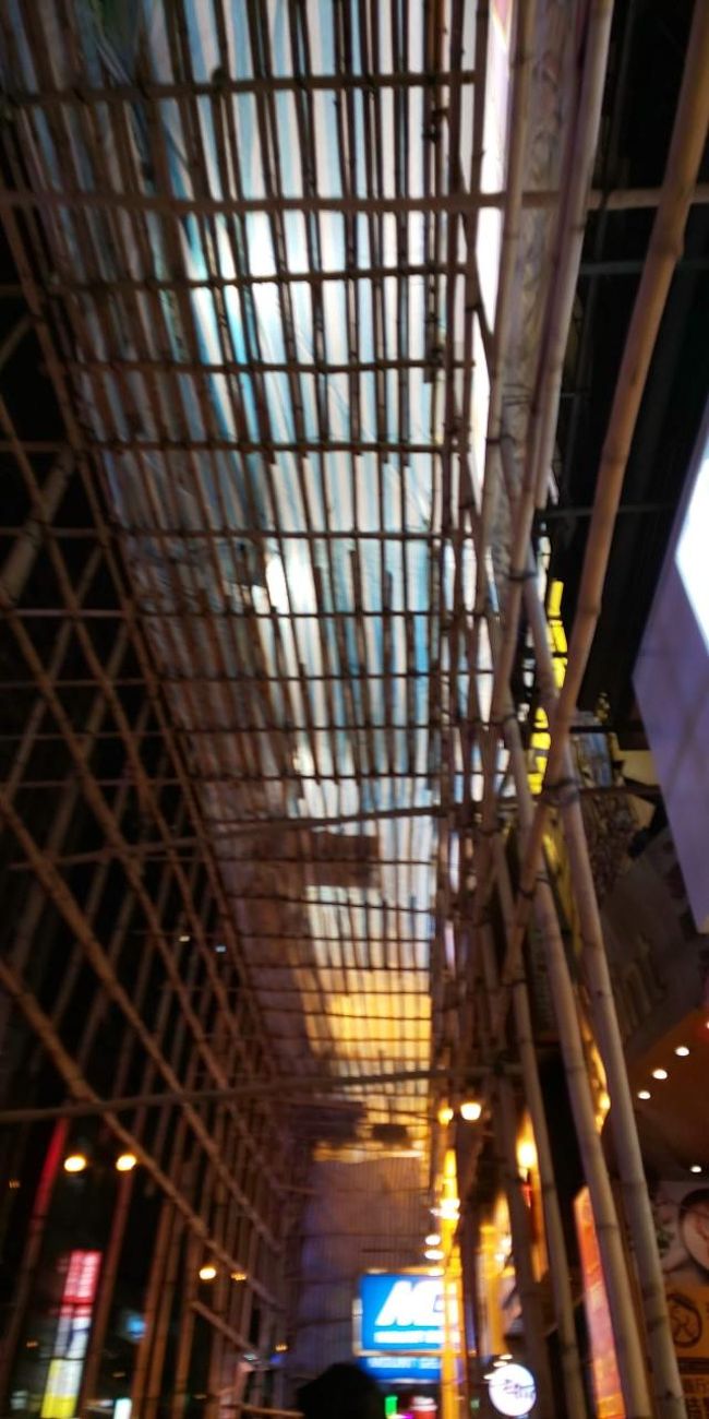 香港は工事の足場が竹なのです。