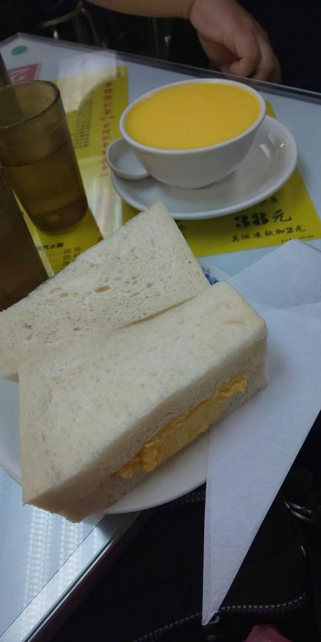 言うと英語メニューもらえます。<br /><br />卵サンド。<br />ふわふわ。