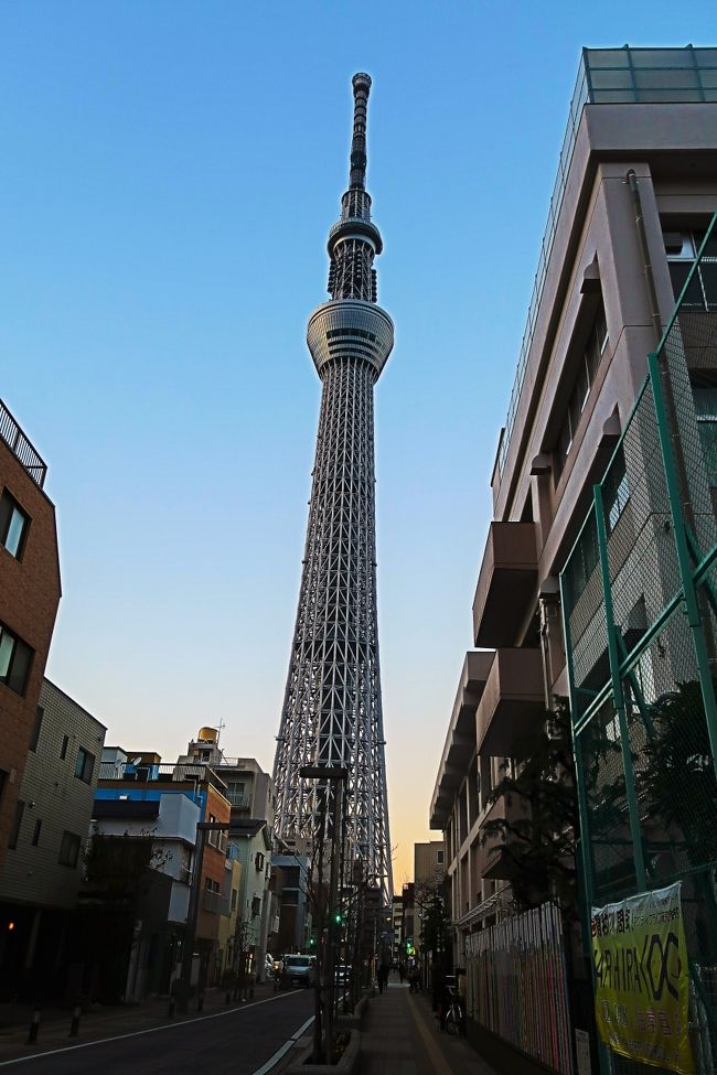 東京スカイツリー 視点-2 タワービュー通り・業平小前に距離表示