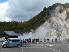 地獄谷の奥にある大湯沼です。駐車場代金が地獄谷の駐車場代金に含まれていました。高めの駐車場料ですが、2カ所利用できますのでまあまあのコスパです。