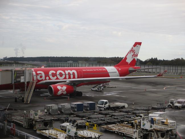 【２０１８年１１月２０日】<br />５時に家を出て７時頃成田第二ターミナルに到着。<br />エアーアジアは食事が有料なので、おにぎりで朝食。