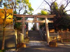 玉造駅から歩いて５分くらい。
三光神社です。
春にも来たよね。