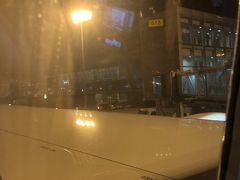 一旦北京に到着し、再出発まで機内で待ちます。

待ってる間にウトウトして、気が付いたら掃除が終わり、北京からの乗客も乗り込み、雲の上でした(笑)