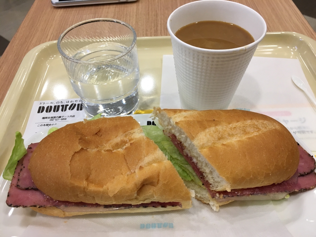 福岡空港内のドトールで朝食を取りました。
