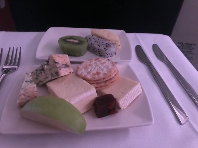 デザートのチーズとフルーツ