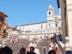 スペイン階段を見ると、またジェラートが食べたくなりますね。
何の事かお分かりにならない方は、是非映画「ローマの休日」をご覧ください。
