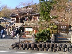 町の名前の由来にもなっている修禅寺というお寺へ。寺の名前は修禅寺、地名は修善寺、なんでだろう、気になるので後で調べた所、元々修善寺であったが、鎌倉時代中期に曹洞宗に改宗し「善」を「禅」に変更したとの説がある、らしいです。
