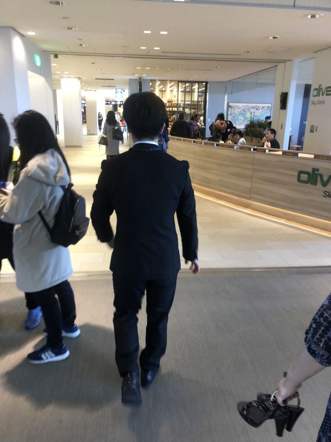 専属の方がご案内してくれての<br />ラウンジINと<br />ラウンジまでお迎えからの搭乗。<br /><br />全部やってくれました^ ^