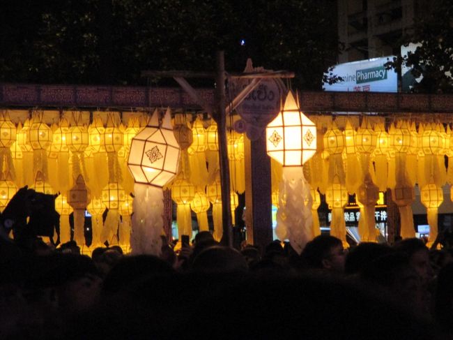 夕方のターベー門。