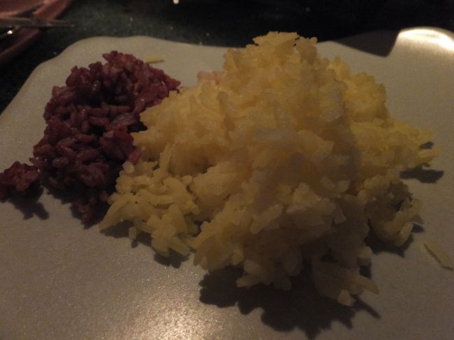 ライスは2種類。通常のジャスミンライスとレッドライスだったかな？