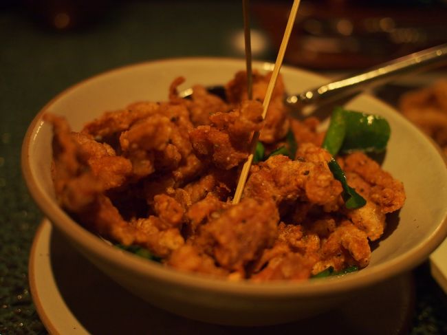 ソムタムヌアの印象が良く、こちらでも鶏のから揚げを。