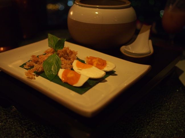 こちらのグリーンカレーには色々な副菜が付いて来ます。