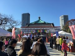 護国院を出て左へ進む。上野高校、動物園沿いを進むと森鴎外住居跡（水月ホテル）の先、不忍池に到着。屋台の出ている参道を通って弁天島へ渡る。弁財天（ご利益は愛敬）を祀る不忍池弁天堂です。七福神めぐりはここが終点です。

10時前に西日暮里駅を出発して田端駅まで電車に乗り、田端から歩き始めて２時間ほどで到着しました。費用は東覚寺で購入した七福神の図柄入り和紙の1200円と各寺での御朱印代　1200円（200円x６ヶ所）と参拝時のお賽銭。
意外に靴を脱いで本堂へ上がる必要のあるところが多かった。

今回歩いたコースは谷根千の観光スポットを巡りながらというよりも一筆書きで、道に迷うことなく進むにはオススメのコースです。