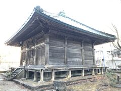 その奥には四本龍寺の観音堂【重要文化財（県）】。
807年に建立となっている。