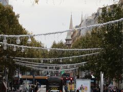 マルセイユの街並み
街はクリスマスの飾りがされていて、
夜のライトアップはさぞきれいだろうなあ・・・(*´ω`*)