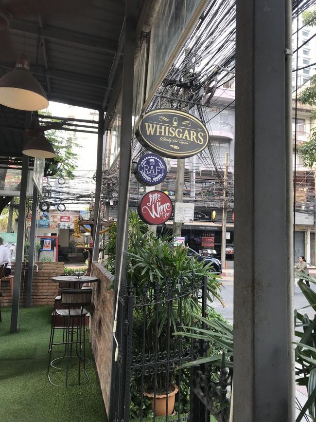 お昼ご飯を食べに、向かいにある『Craft Beer』さんへ。