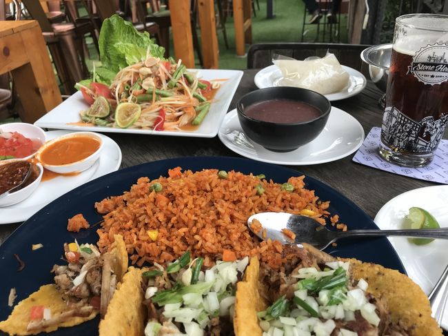 んでソムタム＆タコスの登場！！<br /><br />意外とボリュームがあって 即満腹。<br /><br />大満足のお店でしたヨ。<br /><br />今度は夜に来るからネ。。。