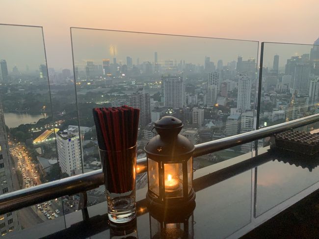 夕陽が沈むとランプに灯がともります。