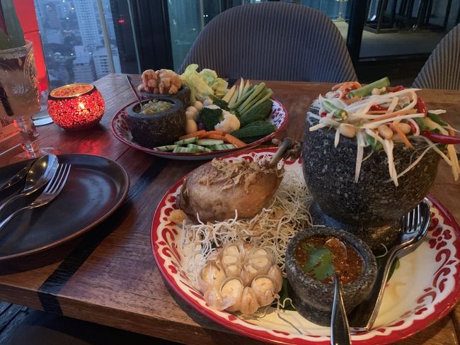 料理はガイヤーンとソムタムのセット＆ナムプリック<br /><br />この他にラム肉のマッサマンをオーダーしたが、写真撮り忘れたみたい。。。