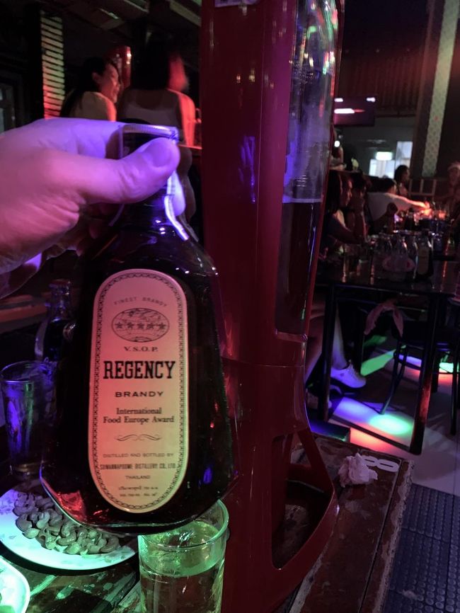 んで、酔いたい夜はリージェンシーのリオ割りで?<br /><br />Regency VSOP<br />タイ産のブランデーで、甘いバニラの香りのきっついお酒ッス。