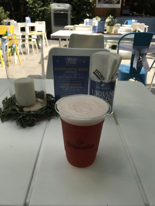 暑くてのどカラカラだったもんで、思わず一杯！！<br /><br />木陰の席を探して ヒューガルデンのロゼをグビグビ～<br /><br />うめ～！！！