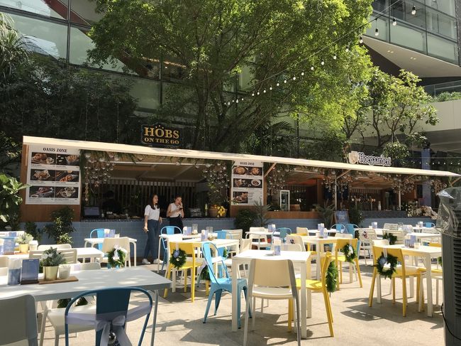 んで１階の広場を通ってたら、HOBSさんがお店出してた。