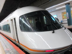 朝９時過ぎにホテルをチェックアウト。明治村へ行って名古屋で泊まります。
天王寺からなんばまで御堂筋線。
なんばから、近鉄アーバンライナーで名古屋へ向かいます。
大阪難波10:00→名古屋12:09
近鉄特急は空いてるから当日チケット購入でいいでしょ、と思ってたら窓口が劇混み。券売機で指定券が現金で買えました。

新幹線より遅いけど、乗ってみたかった路線。