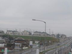 木津駅付近です。

木津駅からは奈良線に入ります。

木津駅には亀山からの関西本線、京都方面、奈良方面の奈良線、京橋・大阪方面の学研都市線が乗り入れます。

その為、関西の主要都市へのアクセスもよく、ベッドタウンとして新興住宅地が形成されていました。
