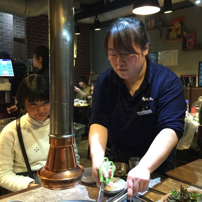 お店の人が切ってくださいます